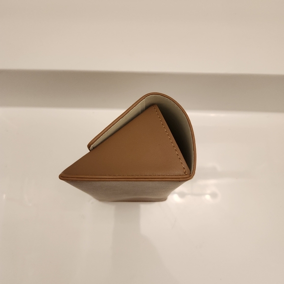 Burberry Sunglasses Case 👓 - Picture 7 of 9